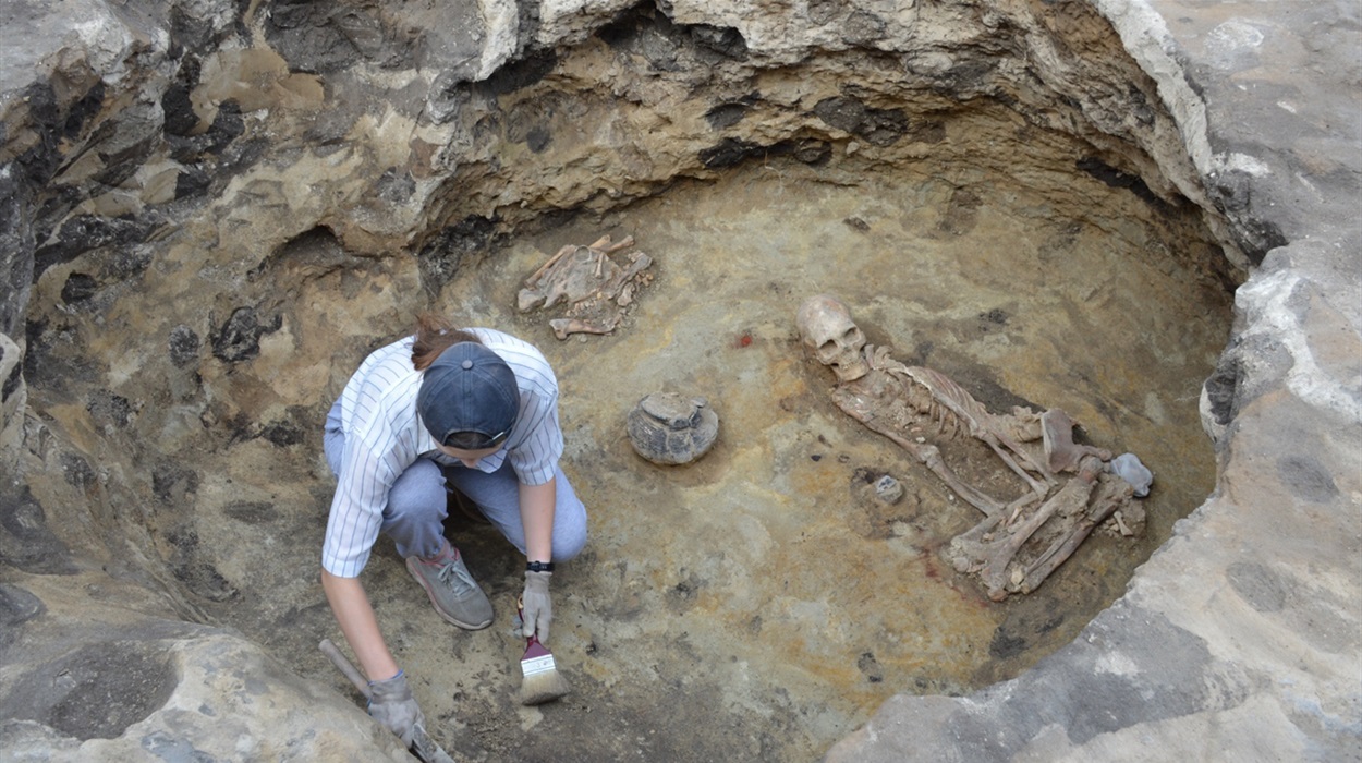 Які таємниці приховував курган, який розкопали археологи у Сватівському районі: фото